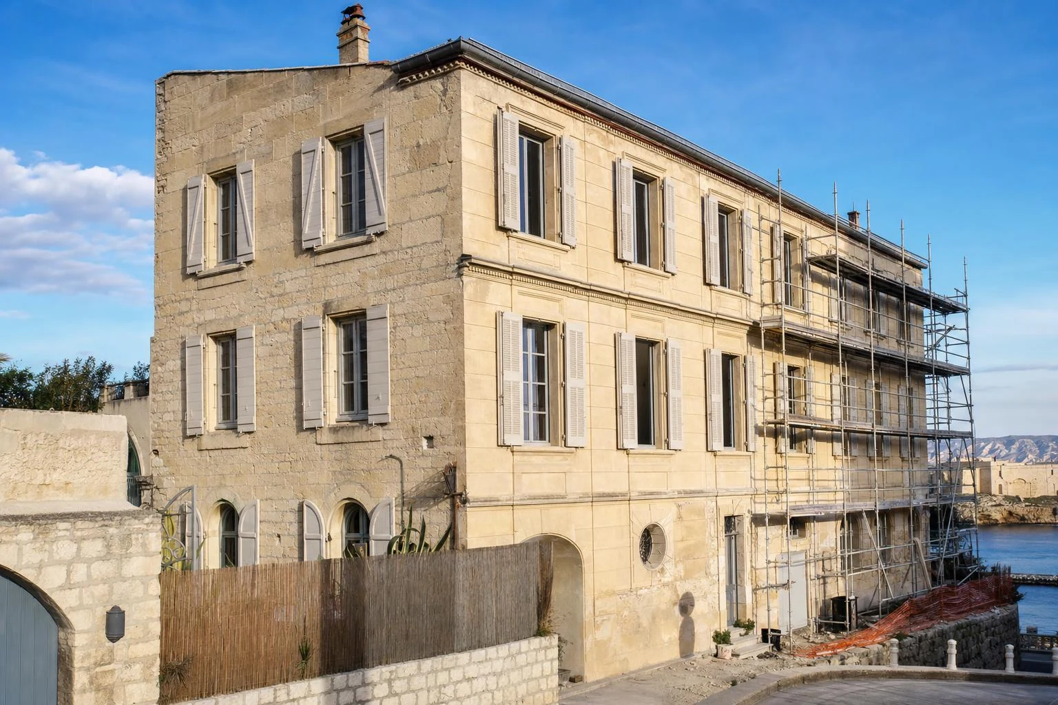 Restauration de bâtiments à Marseille — RNM Bat 13